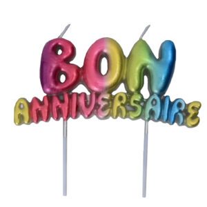 Bougie ballon multicolore "Bon anniversaire" : Bougies moulées en forme de ballon, avec 2 mèches. Multicolore, effet métallisé Conditionnent au choix : A l'unité (blister de 1 bougie) Par boite de 24 blisters Emballage avec trou européen pour suspendre à un présentoir Matière : Cire Coloris : multicolore