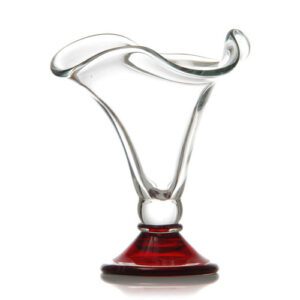 Descriptif de la Coupe Volupté : 1 pièce Dimensions : H. 23 cm Ø19 cm Contenance : 60 cl Référence : 5052 Matière : Verre soufflé Couleur : rouge, transparent Compatible lave-vaisselle Coupe soufflée à la bouche, la taille peut varier spéciale HORECA