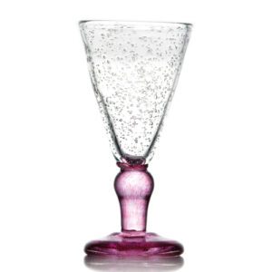 Descriptif de la Coupe Morgane rose : 1 pièce Dimensions : H. 22,5 cm Ø10 cm Contenance : 35 cl Référence : 5557 Matière : Verre soufflé Couleur : Rose, bullée Compatible lave-vaisselle Coupe soufflée à la bouche, la taille peut varier
