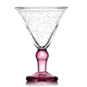 Descriptif de la Coupe Maëlys rose : 1 pièce Dimensions : H. 21 cm Ø13,5 cm Contenance : 45 cl Référence : 5559 Matière : Verre soufflé Couleur : Rose, bullée Compatible lave-vaisselle Coupe soufflée à la bouche, la taille peut varier