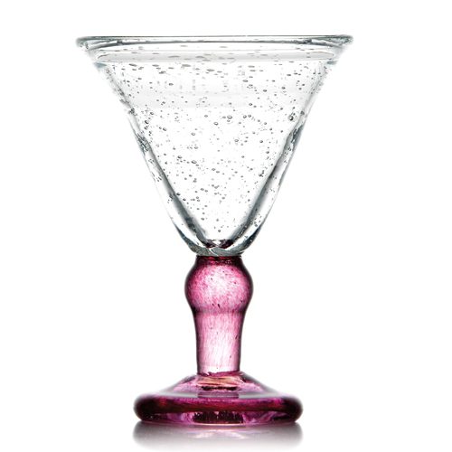 Descriptif de la Coupe Maëlys rose : 1 pièce Dimensions : H. 21 cm Ø13,5 cm Contenance : 45 cl Référence : 5559 Matière : Verre soufflé Couleur : Rose, bullée Compatible lave-vaisselle Coupe soufflée à la bouche, la taille peut varier
