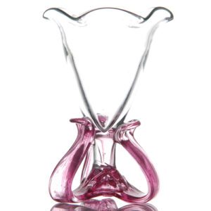 Descriptif de la Coupe prestige candy : 1 pièce Dimensions : H. 21 cm Ø15,5 cm Contenance : 50 cl Référence : 650 Matière : Verre soufflé Couleur : Rose, transparent Compatible lave-vaisselle Coupe soufflée à la bouche, la taille peut varier