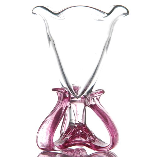 Descriptif de la Coupe prestige candy : 1 pièce Dimensions : H. 21 cm Ø15,5 cm Contenance : 50 cl Référence : 650 Matière : Verre soufflé Couleur : Rose, transparent Compatible lave-vaisselle Coupe soufflée à la bouche, la taille peut varier