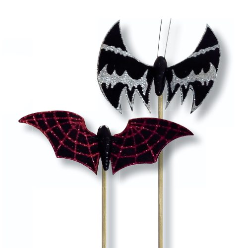 Chauve-souris sur pique : Chauve-souris sur pique, idéales pour votre décoration d'Halloween Chauve-souris en textile noir, motifs sur les ailes en couleur et paillettes Conditionnent : sachet de 12 pièces Dimensions (hors pique) : L.11 cm ; H.6 cm Matière : textile Coloris : bicolore, base noire Référence : 7113
