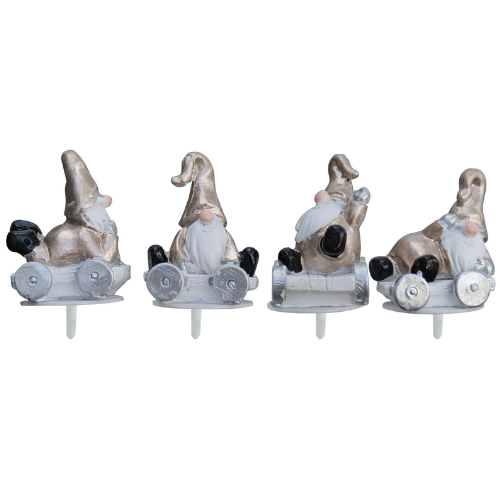 50 résines père-noël dorés sur chariot : Décorations pour pâtisserie sur pique idéales pour les fêtes de fin d'année Différents modèles de résines père-noël dorés prenant la pose sur un chariot argenté Conditionnement : boite de 50 unités Peintes à la main Dimensions hors pique : H. de 3,4 à 3,9 cm Couleur : blanc, doré, argenté Matière : résine Référence : 3065