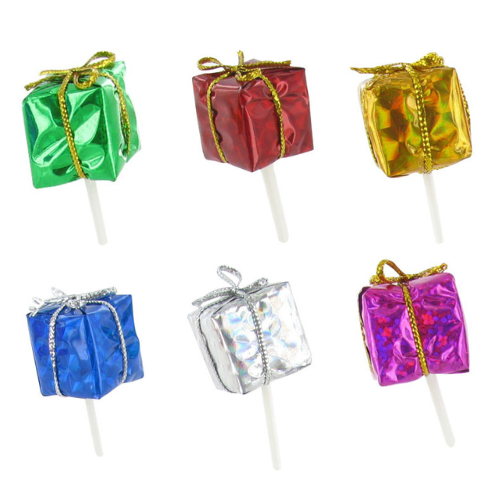 50 paquets cadeaux décoratifs kaléidoscopiques : Décorations pour pâtisserie sur pique en forme de paquets cadeaux avec papier effet métallisé aux reflets kaléidoscopiques Conditionnement : boite de 50 unités Assortiment de différents modèles Dimensions hors pique : H. 2 cm Couleur : multicolore Matière : plastique, papier Référence : 316K